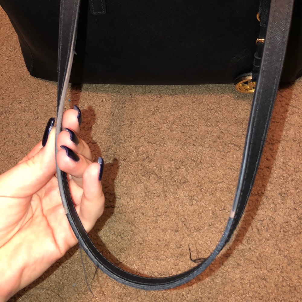 Michael Kors hand bag - Picture 4 of 7